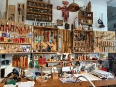 Jede Menge Werkzeug in der Drehorgelwerkstatt.